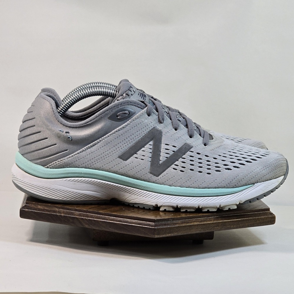 New Balance 860 v10 Running Shoes Womens Size 11 Gray Mint Sneakers W860P10